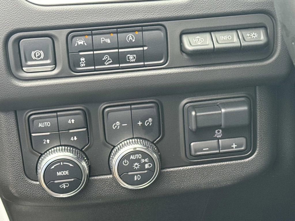 2024 GMC Yukon XL AT4