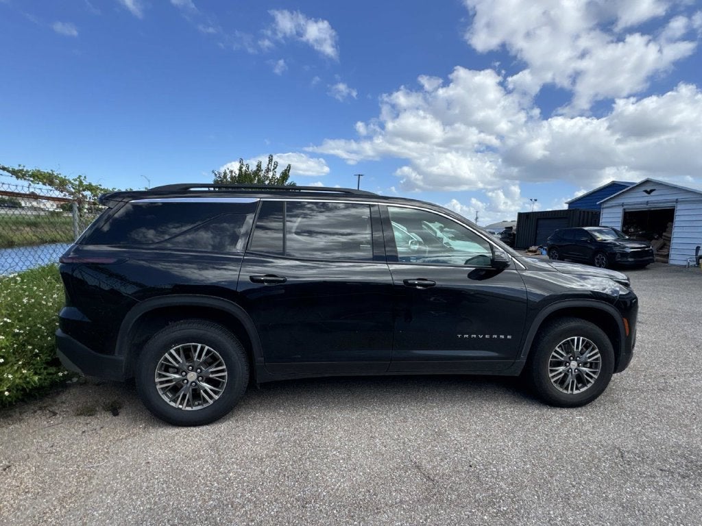 2024 Chevrolet Traverse LT