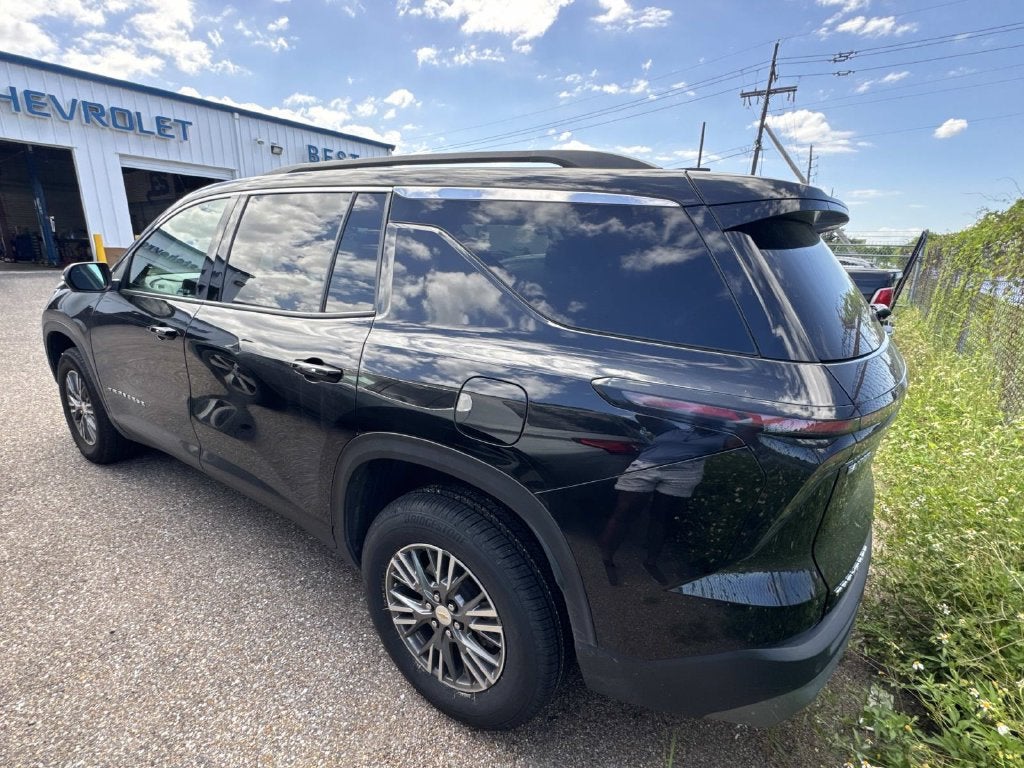 2024 Chevrolet Traverse LT