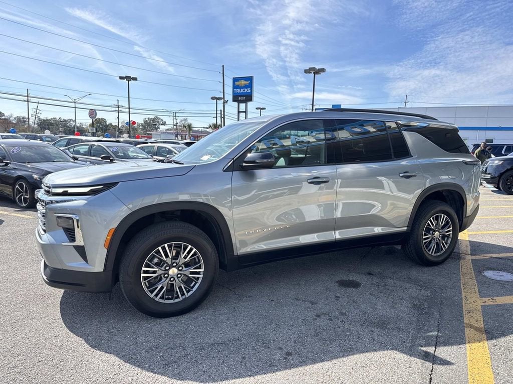 2025 Chevrolet Traverse LT
