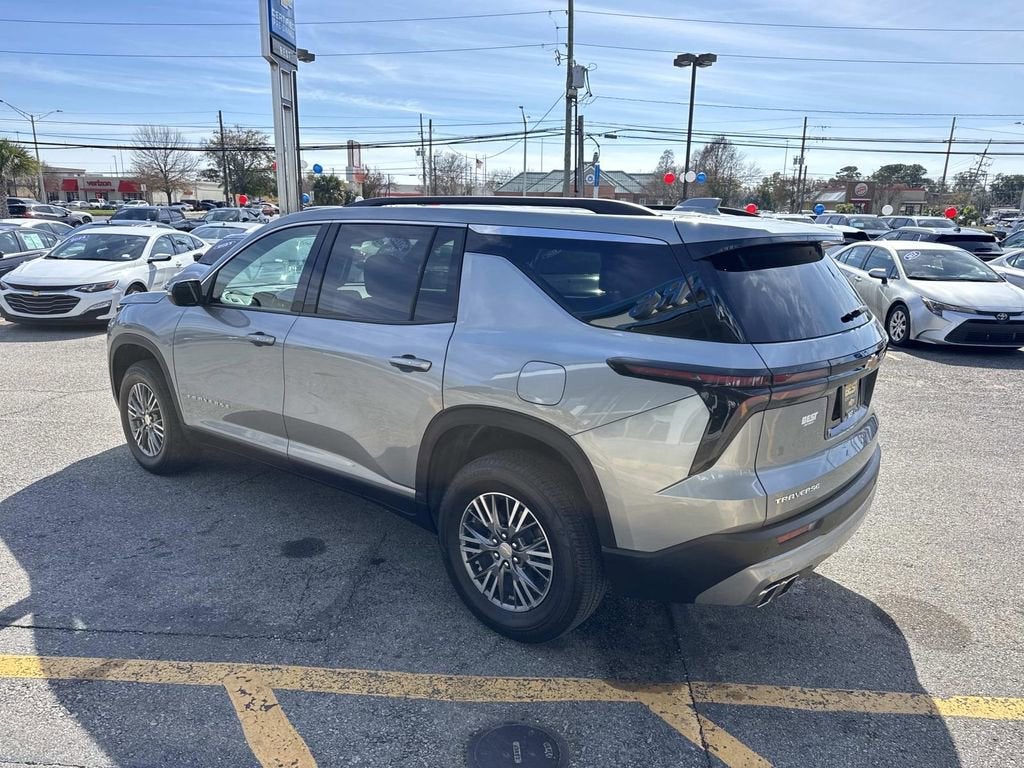 2025 Chevrolet Traverse LT