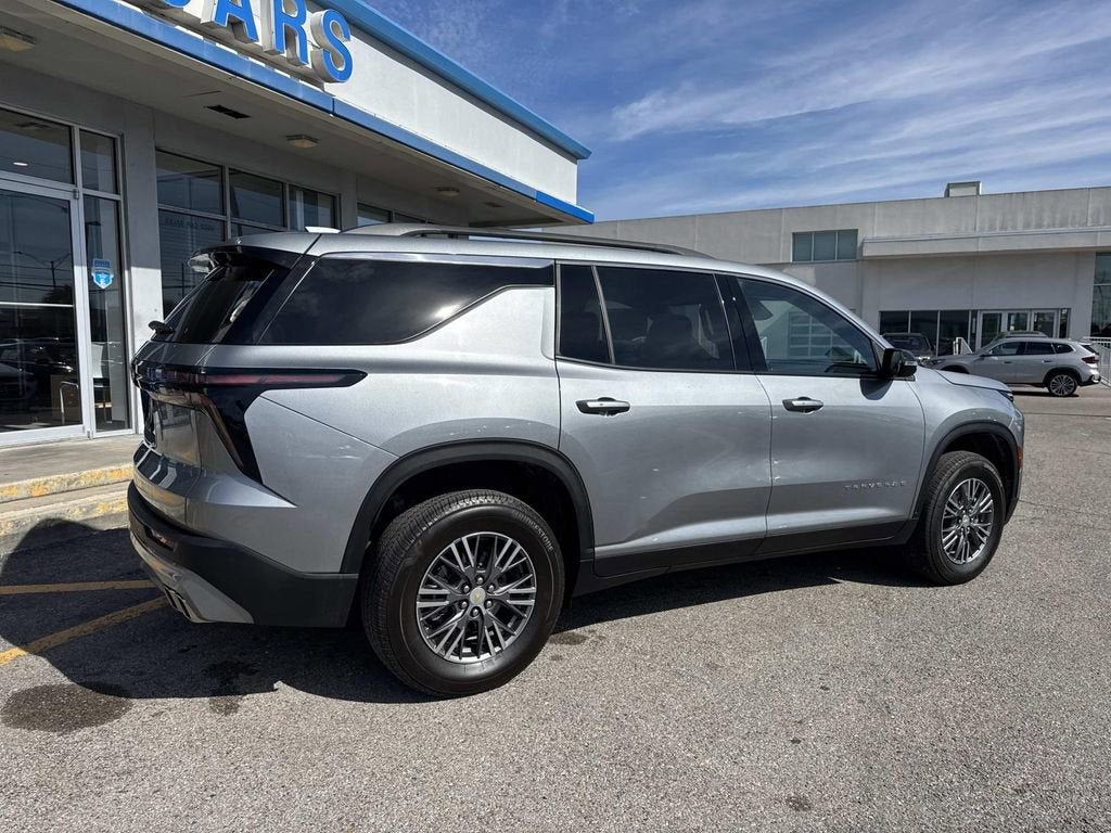 2025 Chevrolet Traverse LT