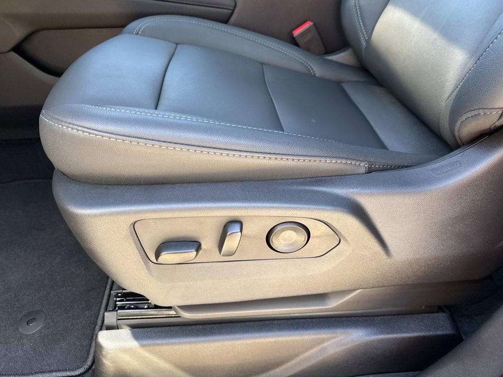 2025 Chevrolet Suburban LT