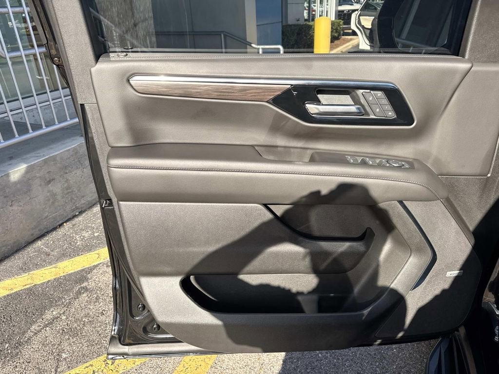 2025 Chevrolet Suburban LT