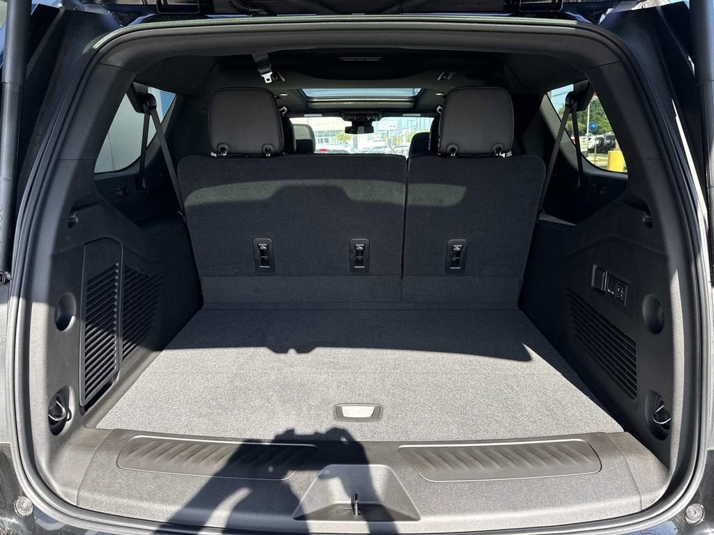 2025 Chevrolet Suburban LT