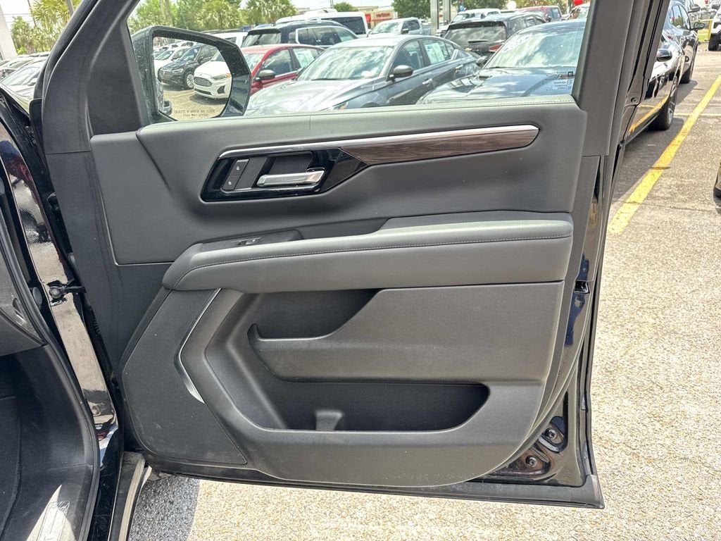 2025 Chevrolet Suburban Z71