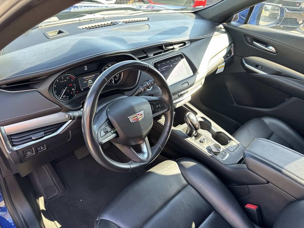 2023 Cadillac XT4 Premium Luxury