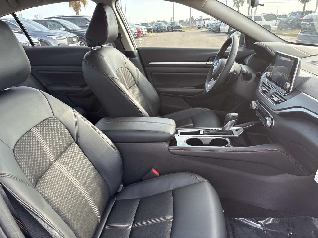 2025 Nissan Altima SR