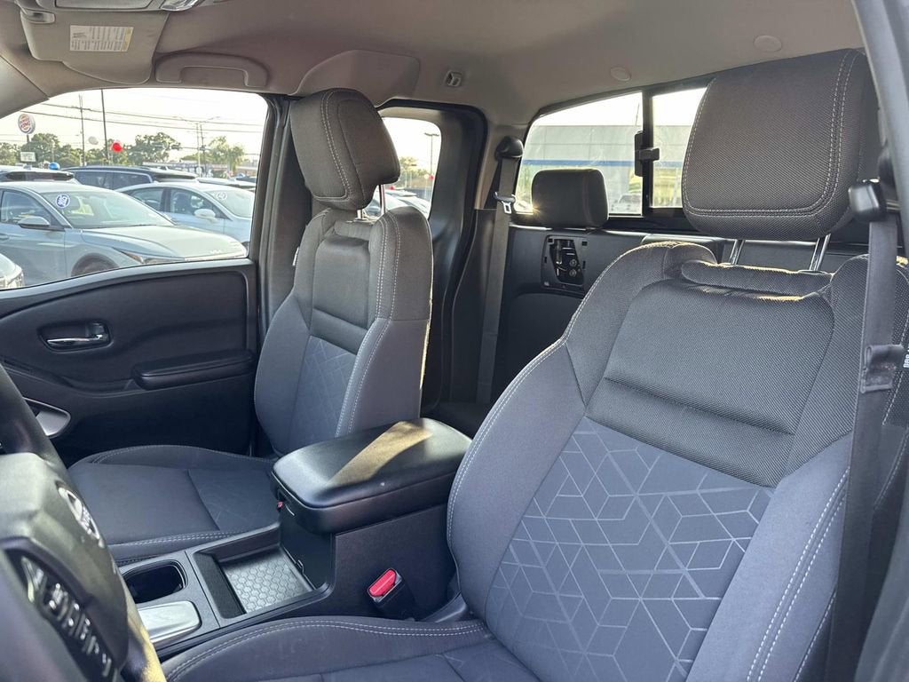 2025 Nissan Frontier SV