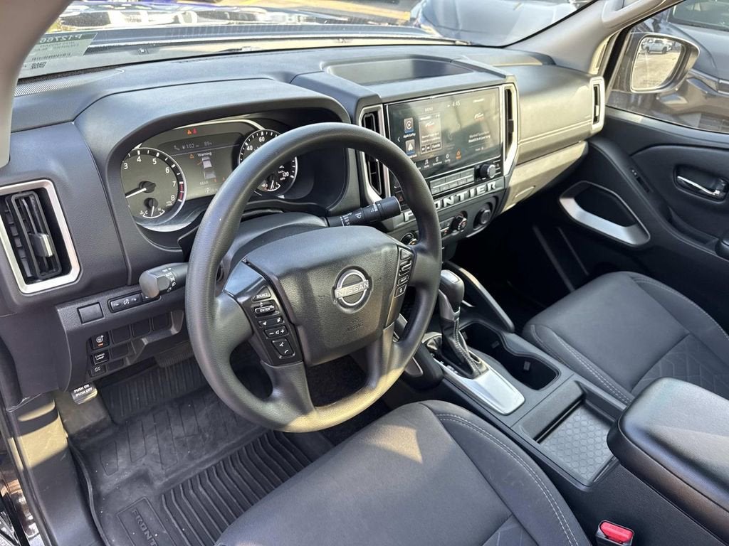 2025 Nissan Frontier SV