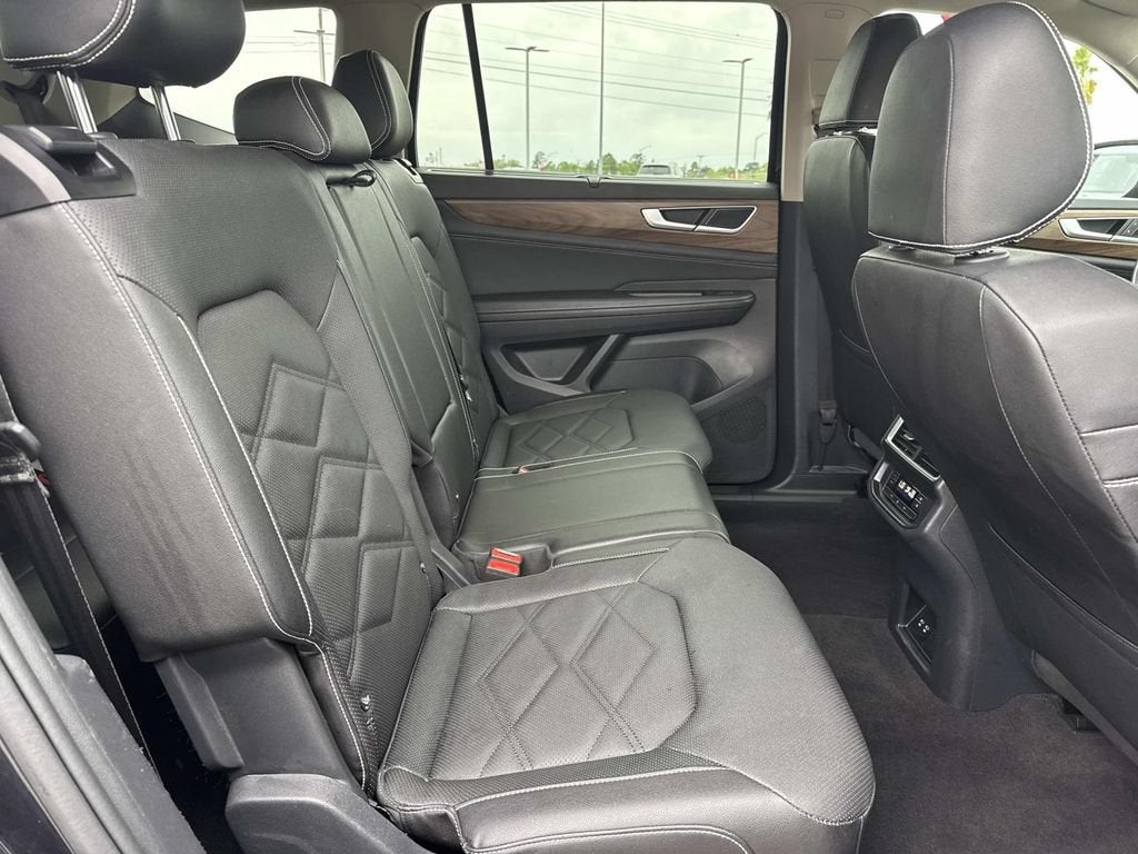 2025 Volkswagen Atlas 2.0T SE w/Technology
