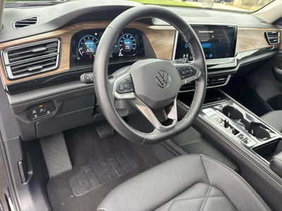 2025 Volkswagen Atlas 2.0T SE w/Technology