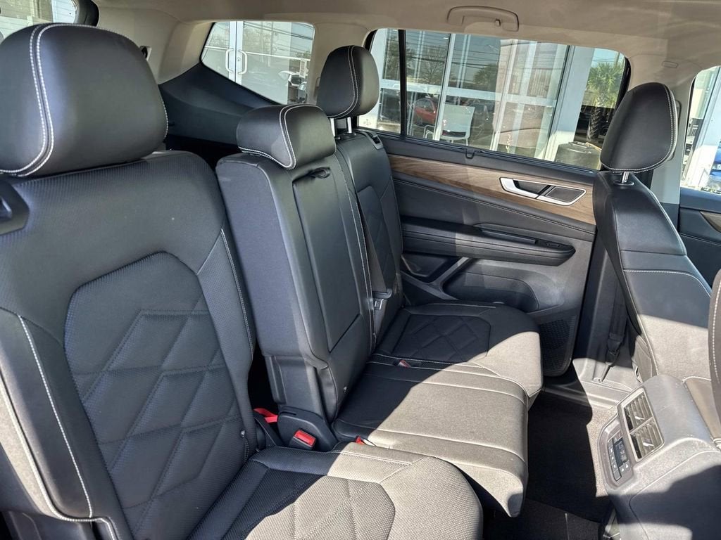 2025 Volkswagen Atlas 2.0T SE w/Technology