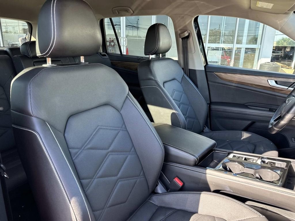 2025 Volkswagen Atlas 2.0T SE w/Technology