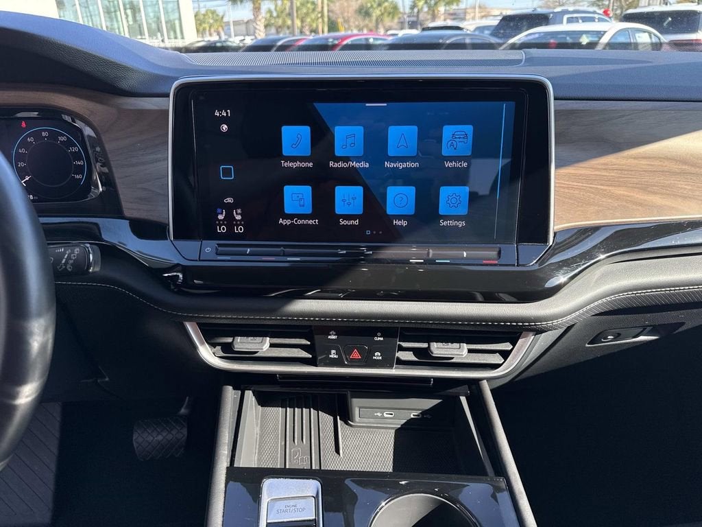 2025 Volkswagen Atlas 2.0T SE w/Technology