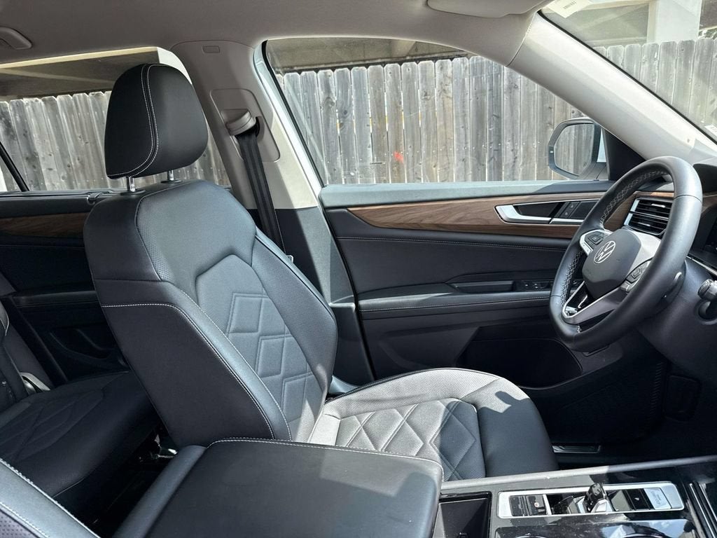 2025 Volkswagen Atlas 2.0T SE w/Technology