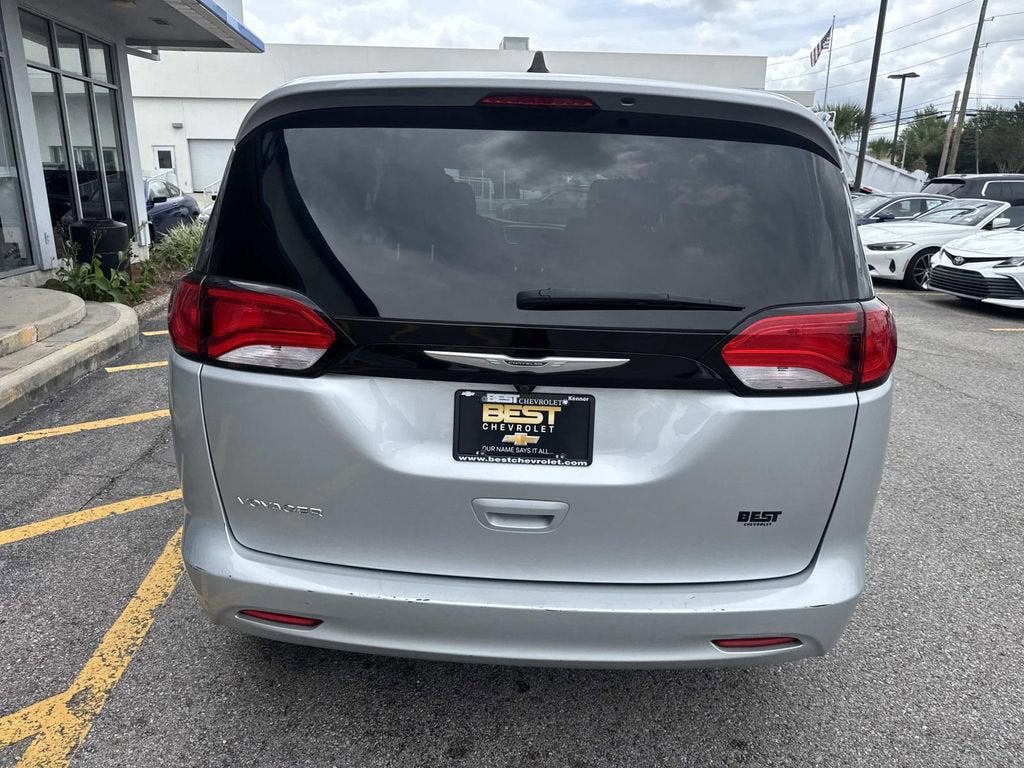 2023 Chrysler Voyager LX