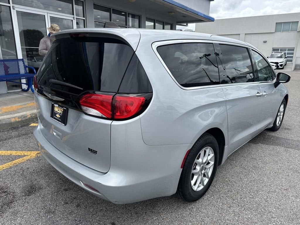 2023 Chrysler Voyager LX