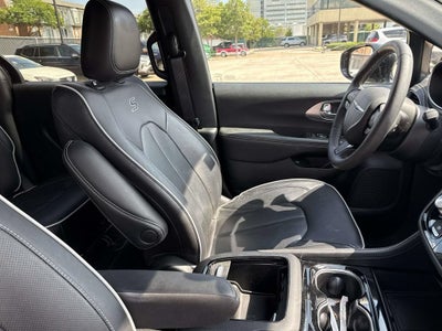 2023 Chrysler Pacifica Hybrid Limited