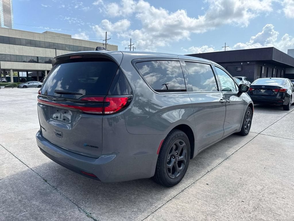 2023 Chrysler Pacifica Hybrid Limited