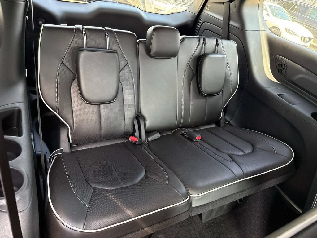 2023 Chrysler Pacifica Hybrid Limited