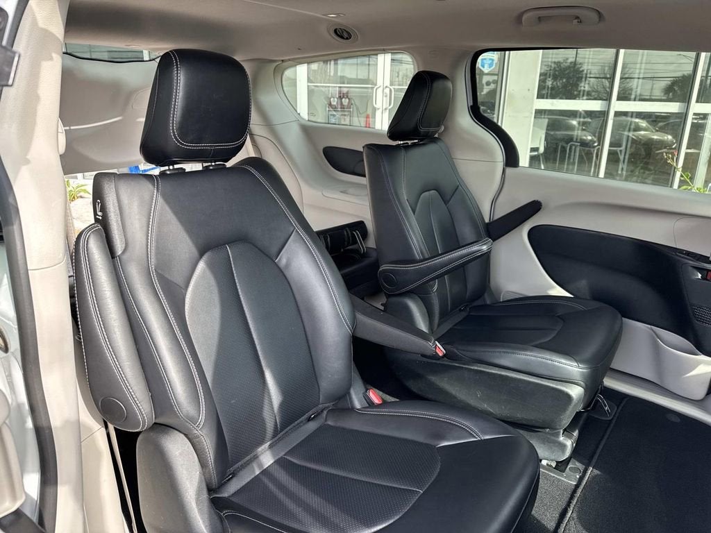 2024 Chrysler Pacifica Hybrid Select