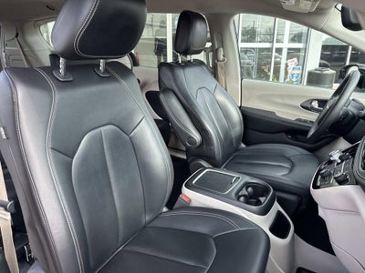 2024 Chrysler Pacifica Hybrid Select