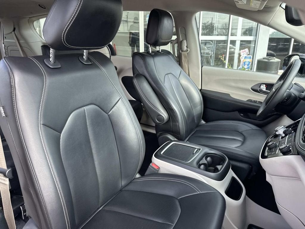 2024 Chrysler Pacifica Hybrid Select
