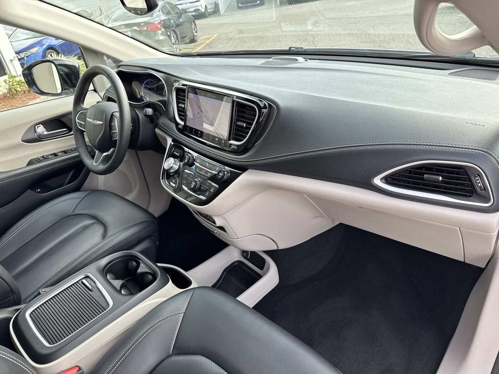 2024 Chrysler Pacifica Hybrid Select