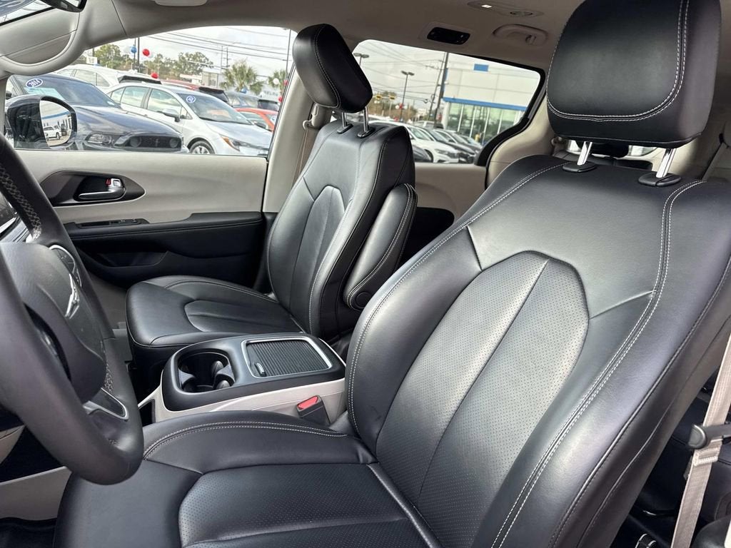 2024 Chrysler Pacifica Hybrid Select