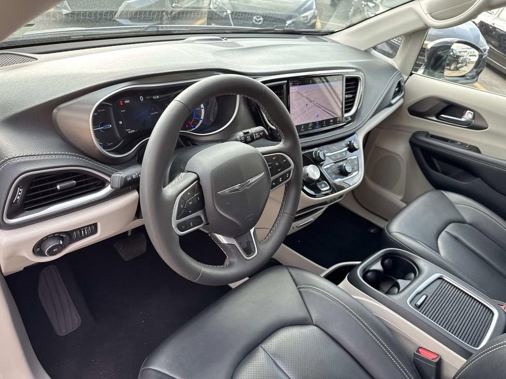 2024 Chrysler Pacifica Hybrid Select