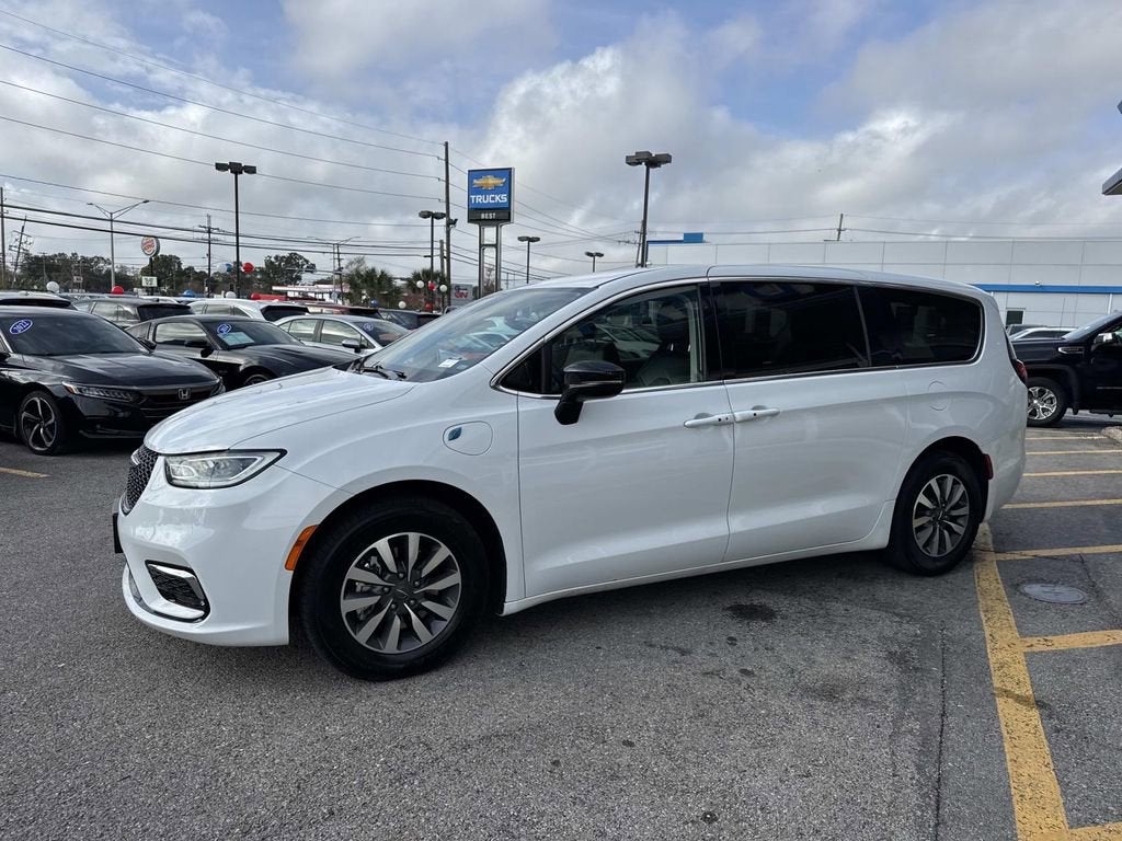 2024 Chrysler Pacifica Hybrid Select