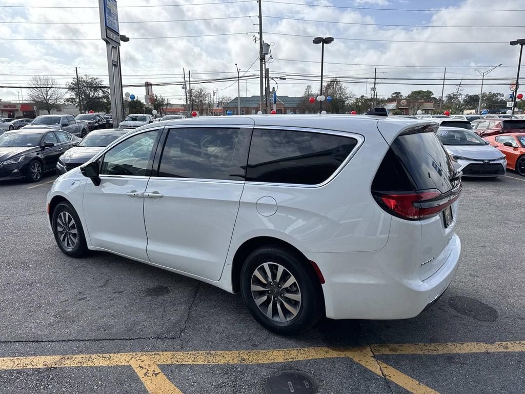 2024 Chrysler Pacifica Hybrid Select