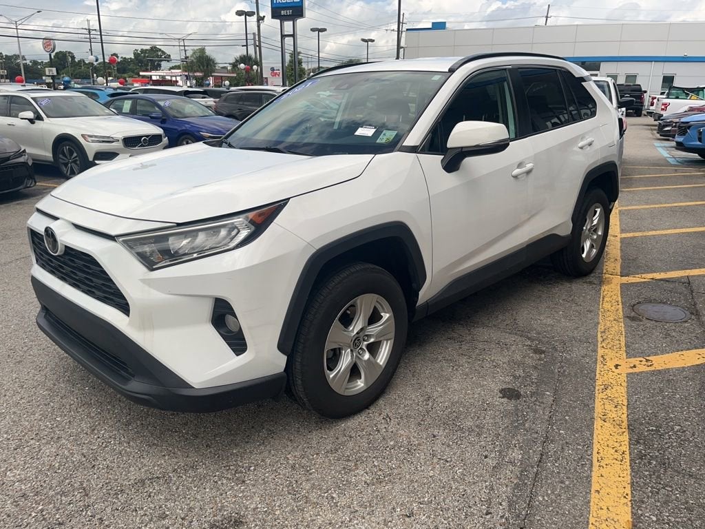2021 Toyota RAV4 XLE FWD's photo