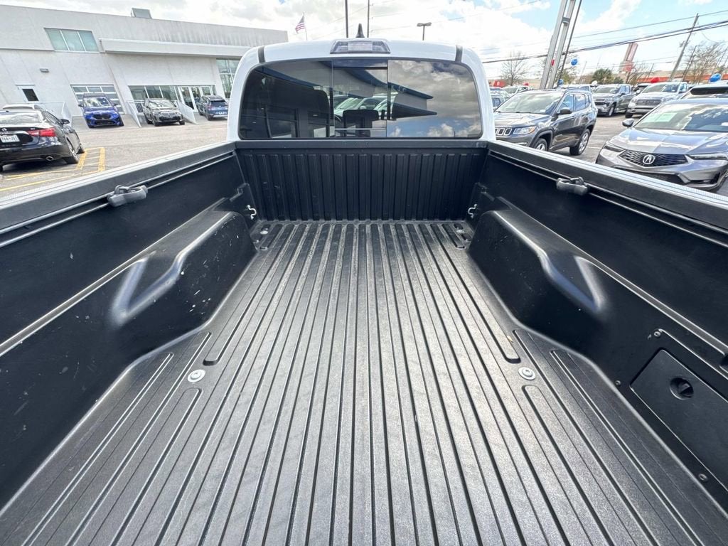 2022 Toyota Tacoma 2WD SR5