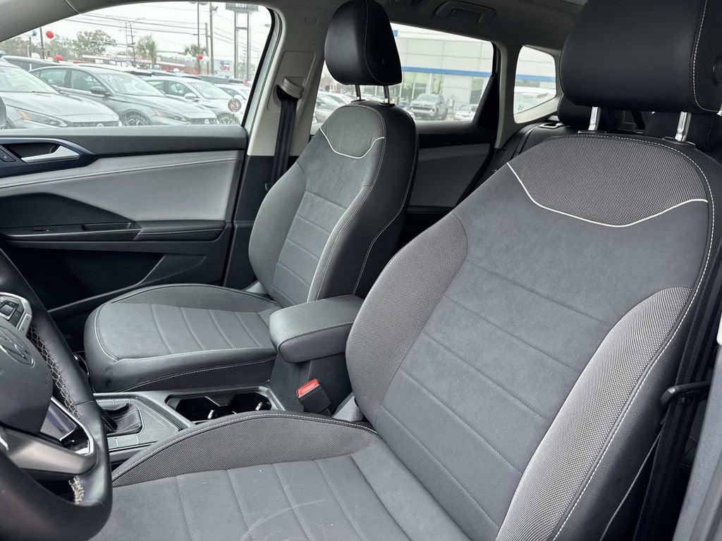 2024 Volkswagen Taos SE