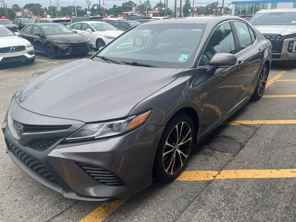 2020 Toyota Camry SE