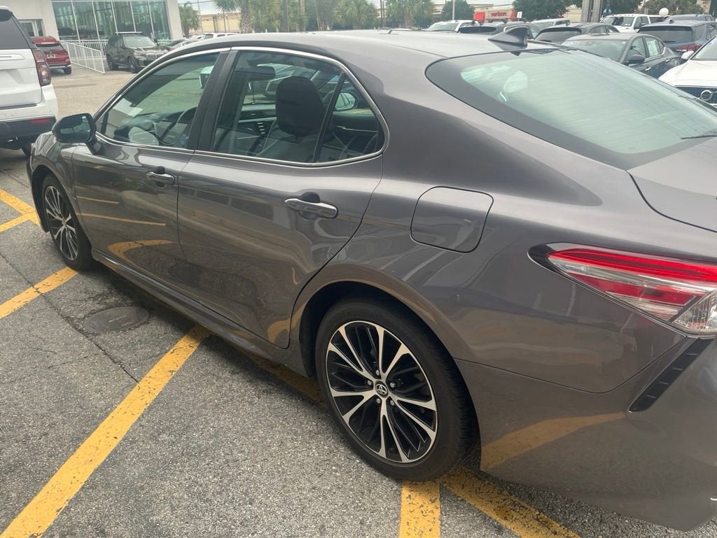 2020 Toyota Camry SE