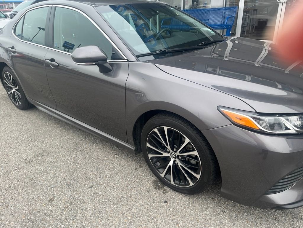 2020 Toyota Camry SE
