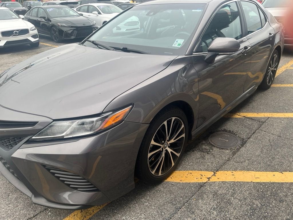 2020 Toyota Camry SE