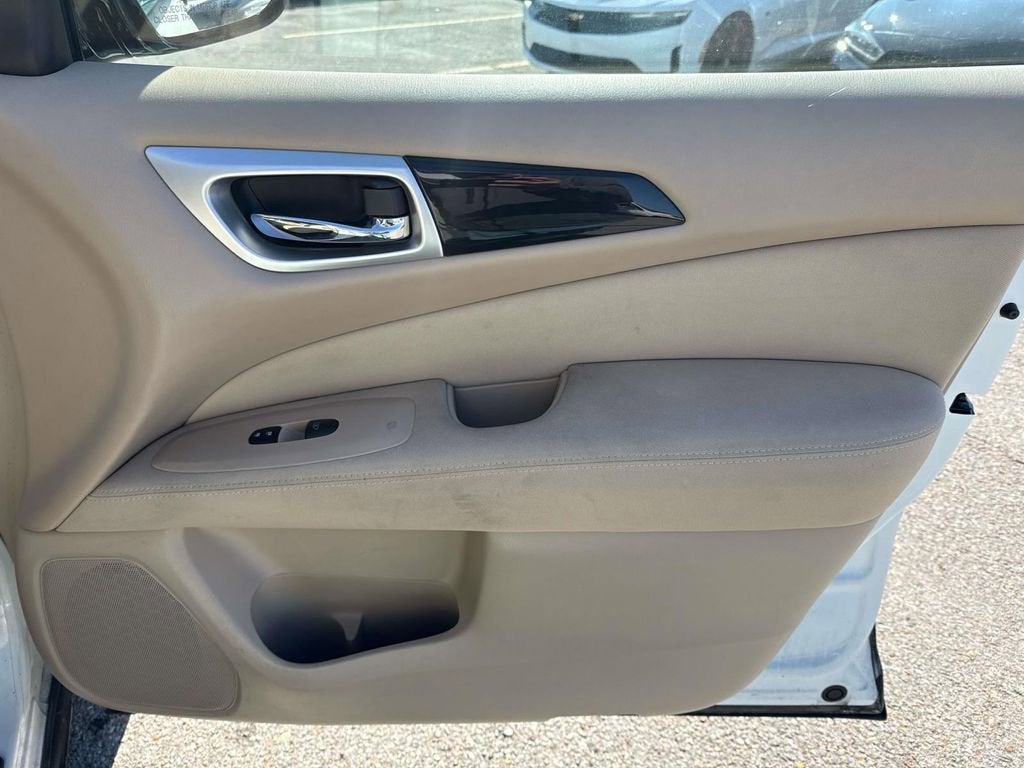 2017 Nissan Pathfinder SV