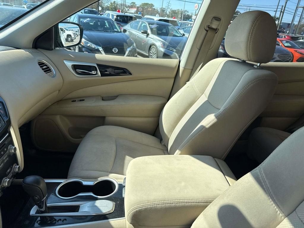 2017 Nissan Pathfinder SV