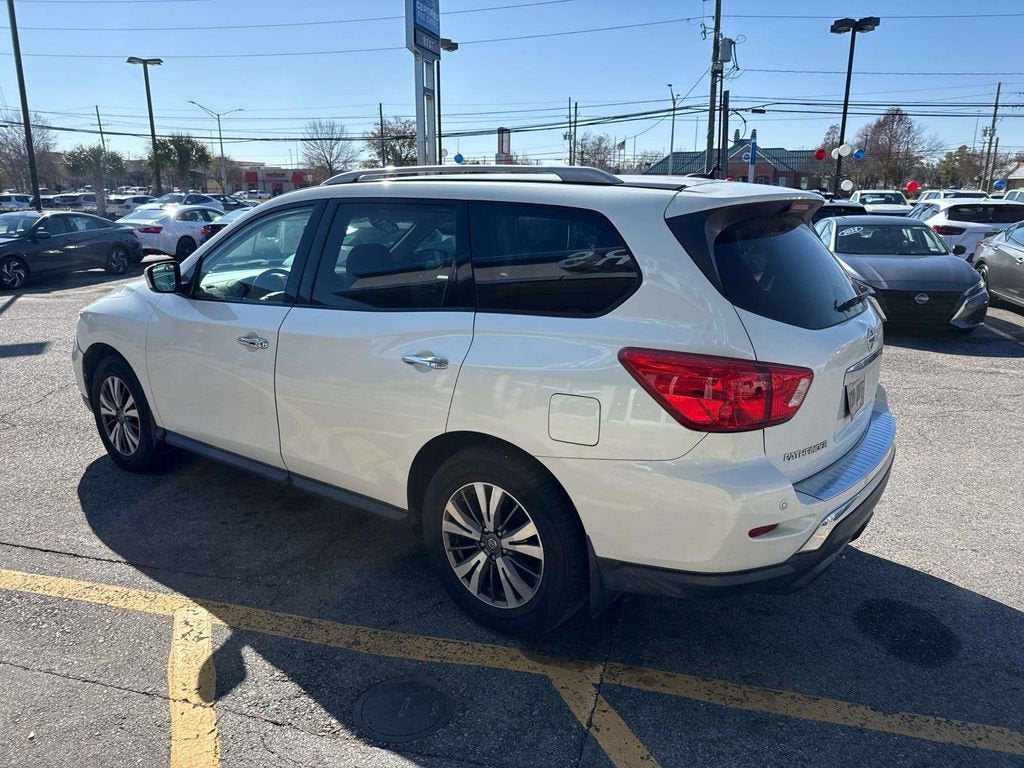 2017 Nissan Pathfinder SV