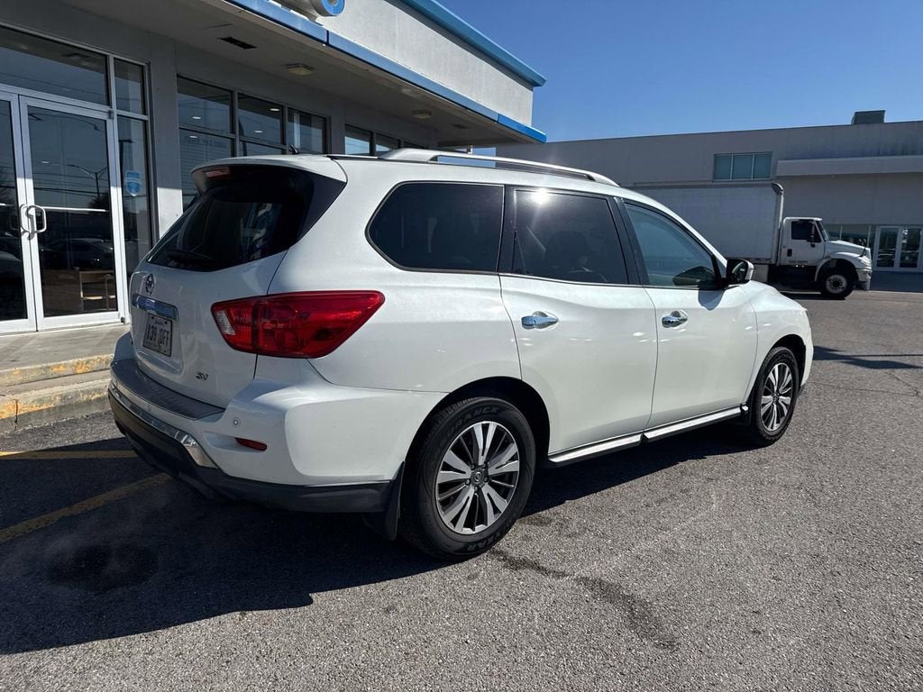 2017 Nissan Pathfinder SV