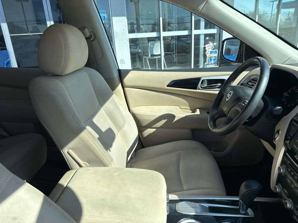 2017 Nissan Pathfinder SV