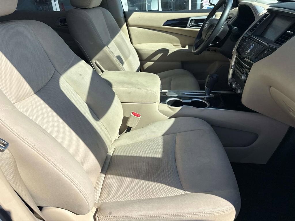 2017 Nissan Pathfinder SV