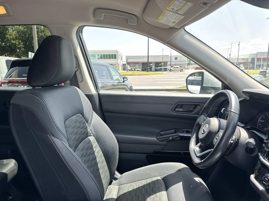 2025 Nissan Pathfinder SV - Photo 10