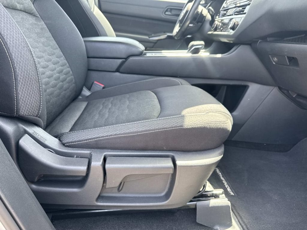 2025 Nissan Pathfinder SV - Photo 11