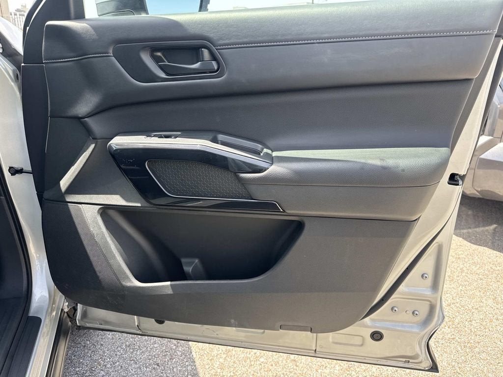 2025 Nissan Pathfinder SV - Photo 13