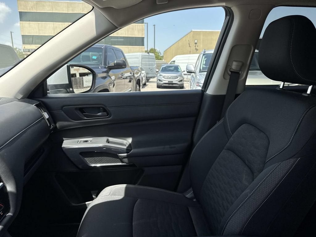2025 Nissan Pathfinder SV - Photo 15